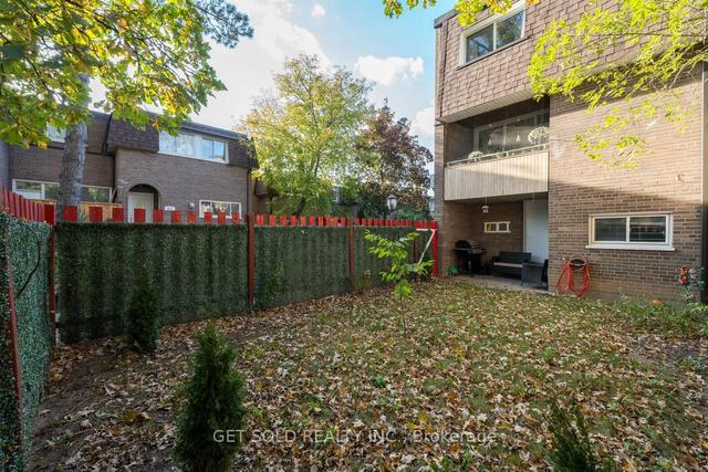 886 - 34 Tandridge Cres, Townhouse with 3 bedrooms, 2 bathrooms and 2 parking in Toronto ON | Image 15