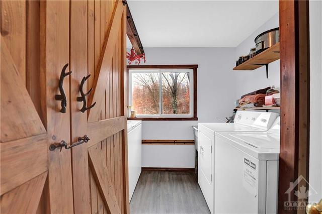 113741 7 Highway, House detached with 2 bedrooms, 1 bathrooms and 8 parking in Addington Highlands ON | Image 6