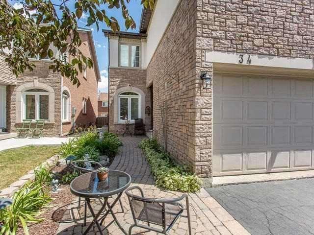 34 Bighorn Cres, House detached with 4 bedrooms, 3 bathrooms and 4 parking in Brampton ON | Image 2