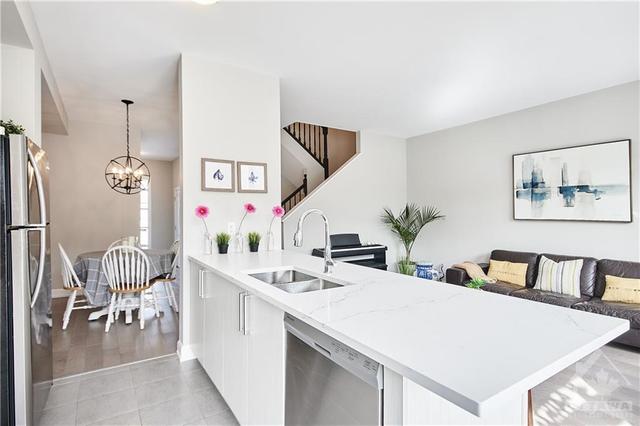 66 Damselfish Walk, Townhouse with 3 bedrooms, 3 bathrooms and 3 parking in Ottawa ON | Image 15