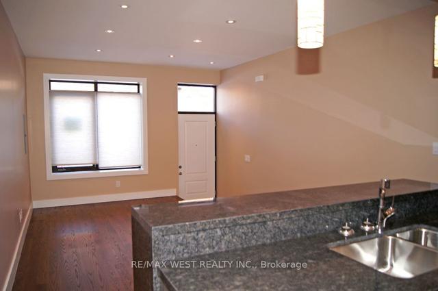 111 Lippincott St, House detached with 5 bedrooms, 3 bathrooms and 2 parking in Toronto ON | Image 23