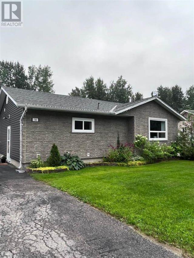 58 Redwing Ave, House detached with 2 bedrooms, 1 bathrooms and null parking in Manitouwadge ON | Image 1