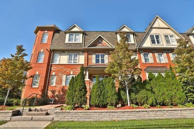 3 - 645 Dundas St W, Townhouse with 2 bedrooms, 2 bathrooms and 1 parking in Mississauga ON | Image 1