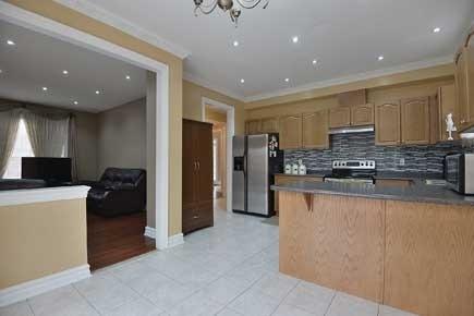 22 Goldnugget Cres, House detached with 4 bedrooms, 3 bathrooms and 4 parking in Brampton ON | Image 10