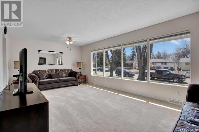 2323 Arnold Street, House detached with 4 bedrooms, 2 bathrooms and null parking in Saskatoon SK | Image 6
