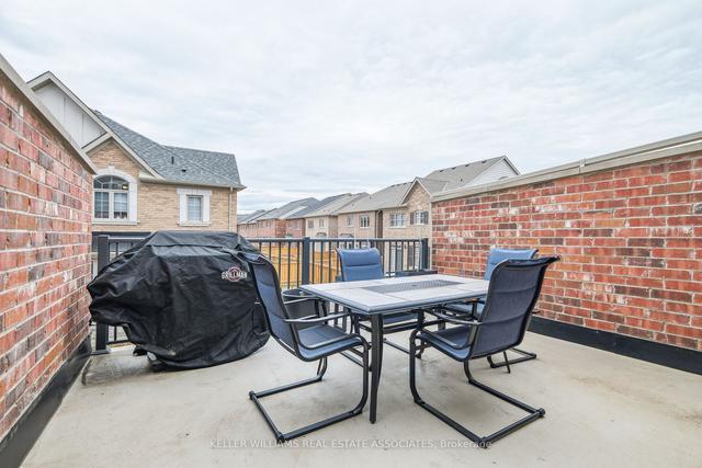 17 Finegan Circ, House attached with 4 bedrooms, 4 bathrooms and 2 parking in Brampton ON | Image 2