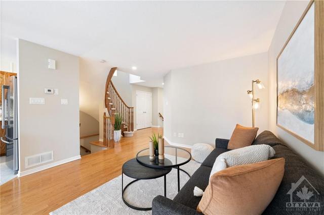 325 Bryarton Street, Townhouse with 3 bedrooms, 3 bathrooms and 2 parking in Ottawa ON | Image 6
