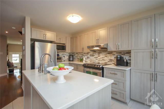 131 Lerta Way, Townhouse with 3 bedrooms, 3 bathrooms and 3 parking in Ottawa ON | Image 14