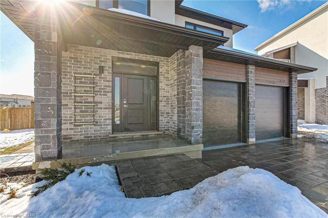 2221 Wateroak Drive, House detached with 4 bedrooms, 2 bathrooms and 6 parking in London ON | Image 4