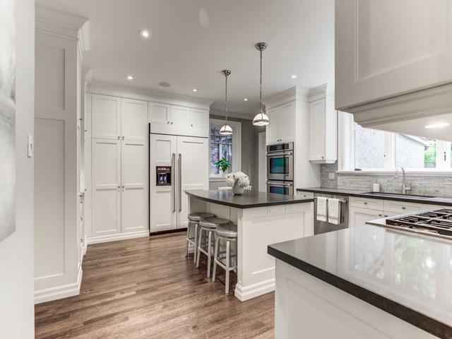 52 Castle Frank Cres, House detached with 4 bedrooms, 4 bathrooms and 7 parking in Toronto ON | Image 11