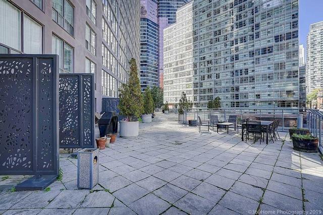 2403 - 24 Wellesley St W, Condo with 2 bedrooms, 2 bathrooms and 1 parking in Toronto ON | Image 17