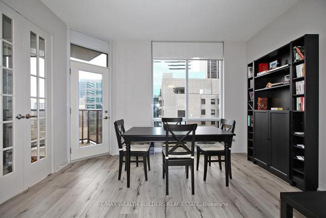 1912 - 85 Bloor St E, Condo with 1 bedrooms, 1 bathrooms and 1 parking in Toronto ON | Image 2