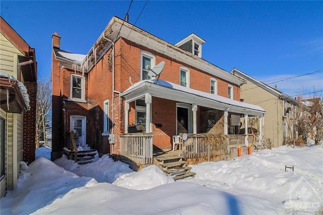 38 Pearl Street E, Home with 4 bedrooms, 2 bathrooms and 2 parking in Brockville ON | Image 3