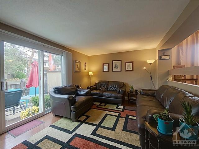 1723 Lamoureux Drive, Townhouse with 3 bedrooms, 2 bathrooms and 1 parking in Ottawa ON | Image 10