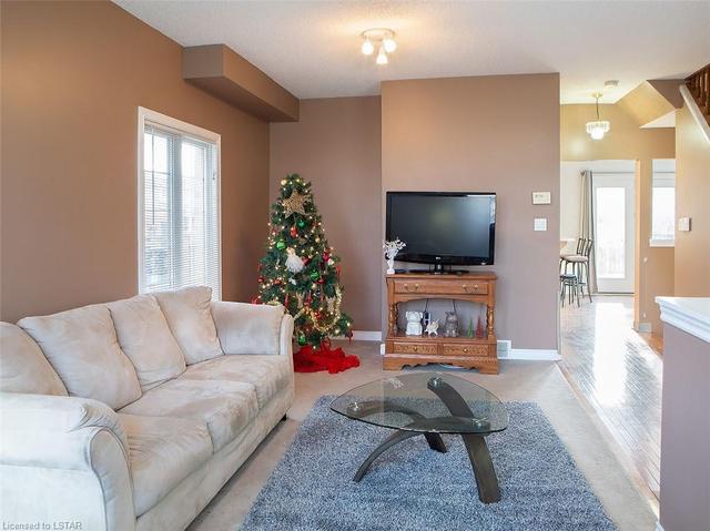 252 South Leaksdale Circle, House detached with 3 bedrooms, 2 bathrooms and 4 parking in London ON | Image 6