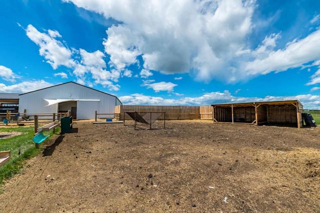 546190 64 Street W, House detached with 3 bedrooms, 2 bathrooms and 20 parking in Foothills County AB | Image 41