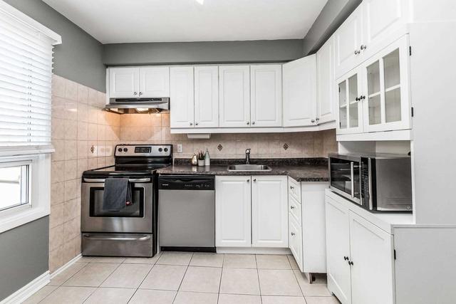 40 - 3175 Kirwin Ave, Townhouse with 3 bedrooms, 2 bathrooms and 2 parking in Mississauga ON | Image 3