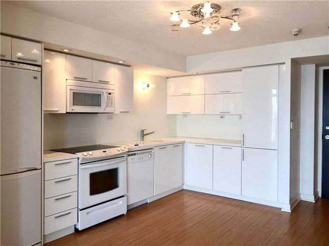 2706 - 25 Capreol Crt, Condo with 2 bedrooms, 2 bathrooms and 1 parking in Toronto ON | Image 3