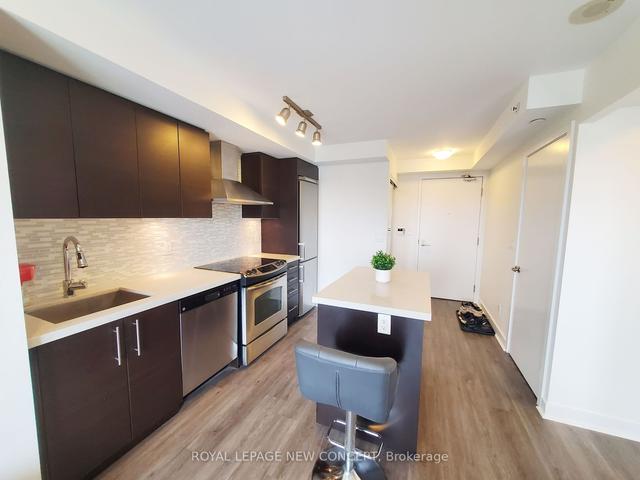 701 - 58 Orchard View Blvd, Condo with 1 bedrooms, 2 bathrooms and 1 parking in Toronto ON | Image 2