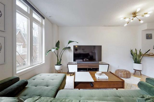 1403 - 12 Sudbury St, Townhouse with 3 bedrooms, 2 bathrooms and 2 parking in Toronto ON | Image 2
