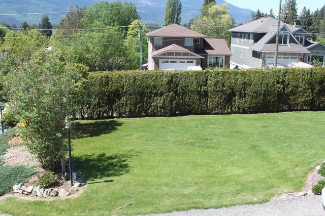 307 Nelson Avenue, House detached with 4 bedrooms, 3 bathrooms and null parking in Nakusp BC | Image 41