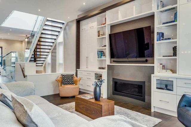 567 Woburn Ave, House detached with 4 bedrooms, 6 bathrooms and 4 parking in Toronto ON | Image 2