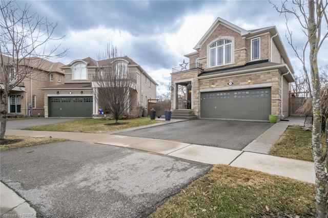 216 Thomas Avenue, House detached with 4 bedrooms, 2 bathrooms and 4 parking in Brantford ON | Image 2