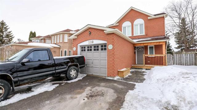 210 Kozlov St, House detached with 3 bedrooms, 2 bathrooms and 4 parking in Barrie ON | Image 1