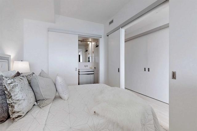 5011 - 197 Yonge St St, Condo with 1 bedrooms, 1 bathrooms and 0 parking in Toronto ON | Image 11