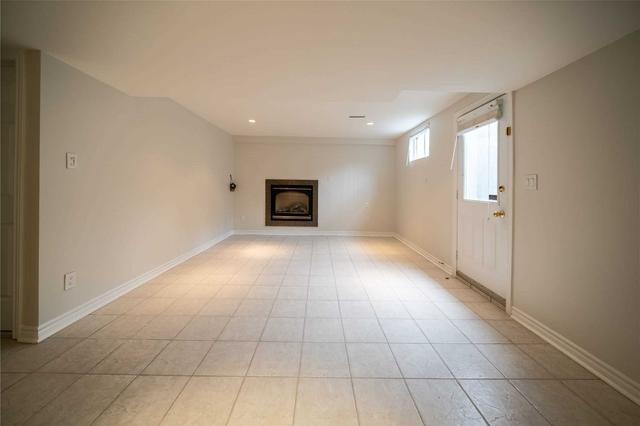 314 Castlehill Rd, House detached with 2 bedrooms, 1 bathrooms and 4 parking in Vaughan ON | Image 17