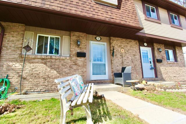 2 - 93 Hansen Rd N, Townhouse with 3 bedrooms, 2 bathrooms and 1 parking in Brampton ON | Image 12