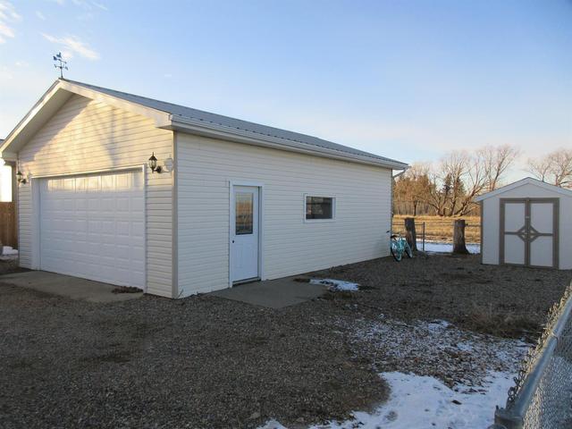 435 3 Street, House detached with 4 bedrooms, 2 bathrooms and 2 parking in Taber MD AB | Image 2