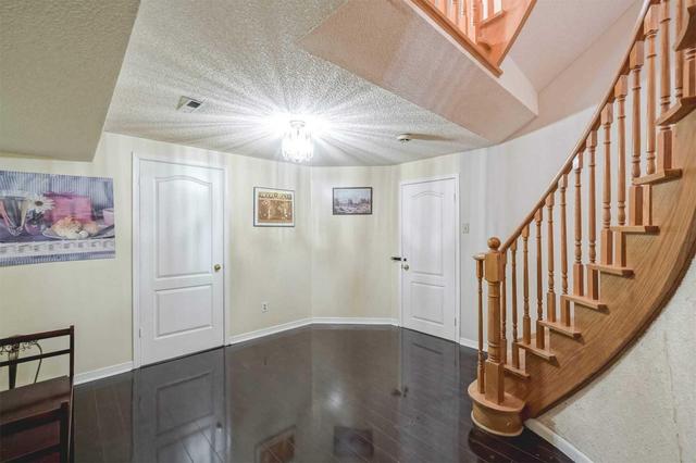 5668 Turney Dr, House detached with 4 bedrooms, 4 bathrooms and 4 parking in Mississauga ON | Image 17