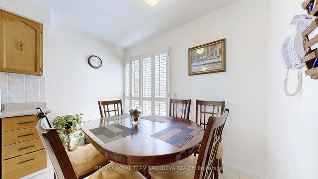 136 Fawcett Tr, House detached with 3 bedrooms, 2 bathrooms and 5 parking in Toronto ON | Image 9