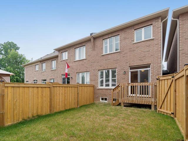 8 Upper Canada Crt, House attached with 3 bedrooms, 3 bathrooms and 2 parking in Halton Hills ON | Image 19