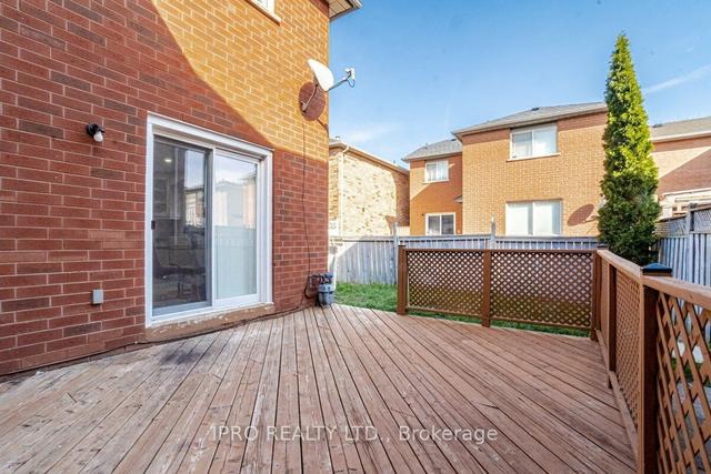 23 Elk St, House detached with 3 bedrooms, 4 bathrooms and 5 parking in Brampton ON | Image 24