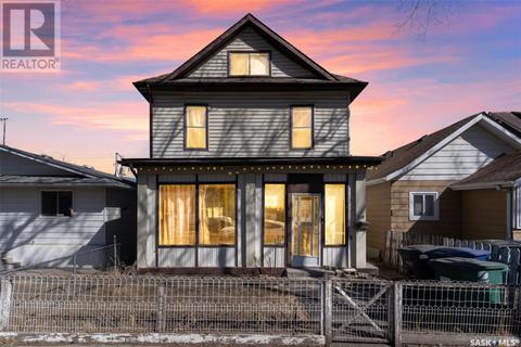 214 E Avenue S, House detached with 7 bedrooms, 2 bathrooms and null parking in Saskatoon SK | Card Image