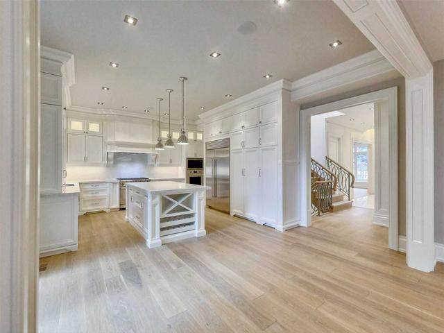523 Vesta Dr, House detached with 4 bedrooms, 7 bathrooms and 6 parking in Toronto ON | Image 2