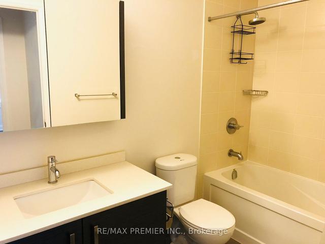 301 - 8228 Birchmount Rd, Condo with 1 bedrooms, 1 bathrooms and 1 parking in Markham ON | Image 2