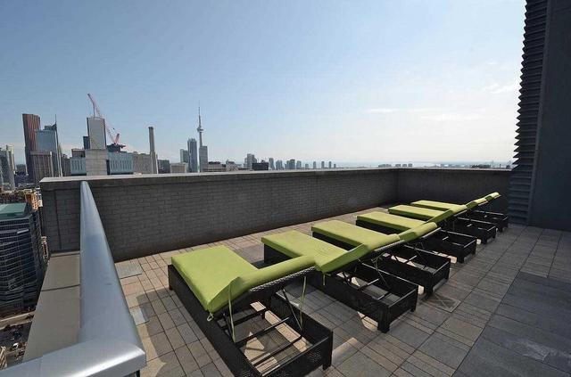 1013 - 770 Bay St, Condo with 2 bedrooms, 2 bathrooms and 1 parking in Toronto ON | Image 12