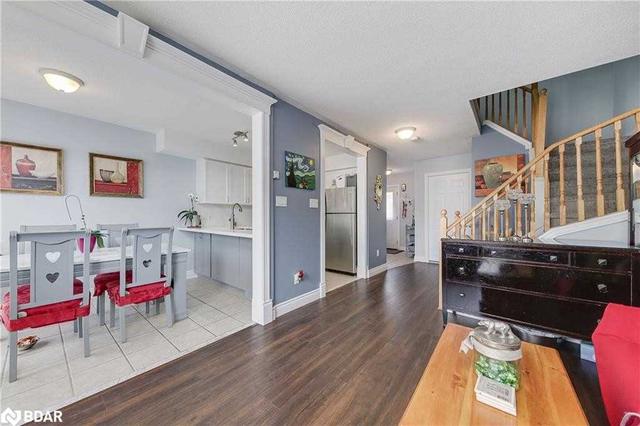 245 Stanley St, House attached with 3 bedrooms, 3 bathrooms and 3 parking in Barrie ON | Image 3