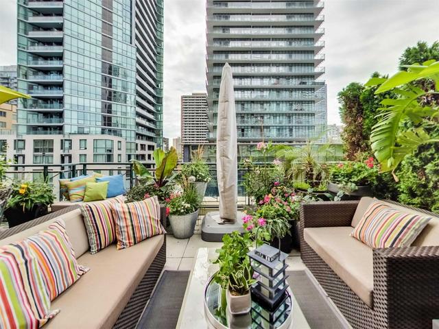 518 - 35 Hayden St, Condo with 1 bedrooms, 2 bathrooms and 1 parking in Toronto ON | Image 9
