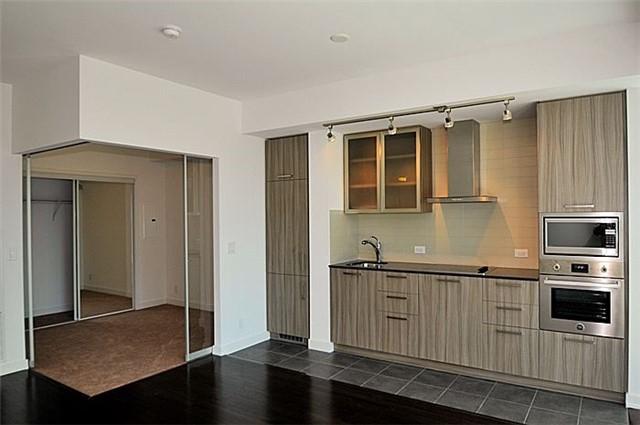 1301 - 14 York St, Condo with 3 bedrooms, 2 bathrooms and 1 parking in Toronto ON | Image 4