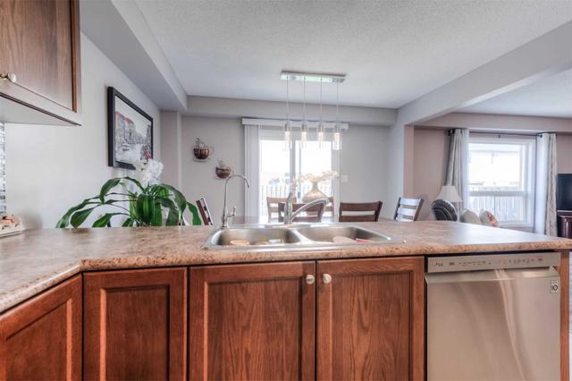 301 Beaumont Cres, House detached with 4 bedrooms, 3 bathrooms and 4 parking in Kitchener ON | Image 5