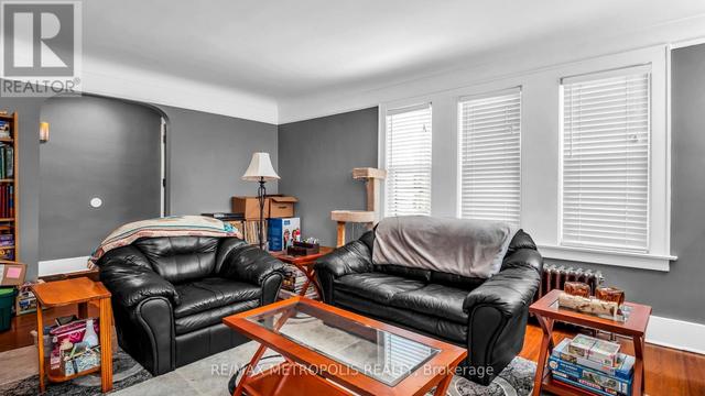 957-959 Victoria Ave, House detached with 4 bedrooms, 2 bathrooms and 4 parking in Windsor ON | Image 6