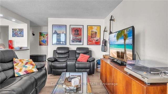 2402 - 323 Colborne St, Condo with 1 bedrooms, 1 bathrooms and 1 parking in London ON | Image 2