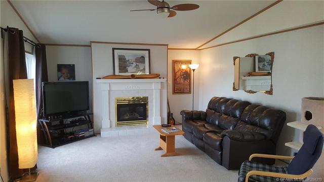 7822 97 Avenue, Home with 3 bedrooms, 2 bathrooms and 2 parking in Peace River AB | Image 6