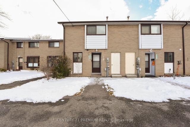 167 Fleetwood Cres, Townhouse with 3 bedrooms, 2 bathrooms and 1 parking in Brampton ON | Image 12