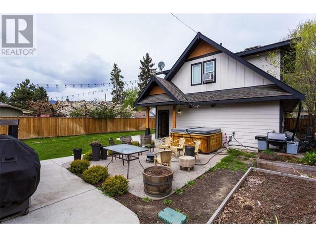 876 Rowcliffe Avenue, House detached with 5 bedrooms, 3 bathrooms and 6 parking in Kelowna BC | Image 7