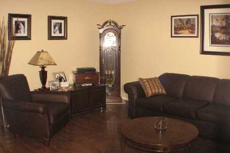 10 Laidlaw Dr, House detached with 3 bedrooms, 2 bathrooms and 2 parking in Barrie ON | Image 5